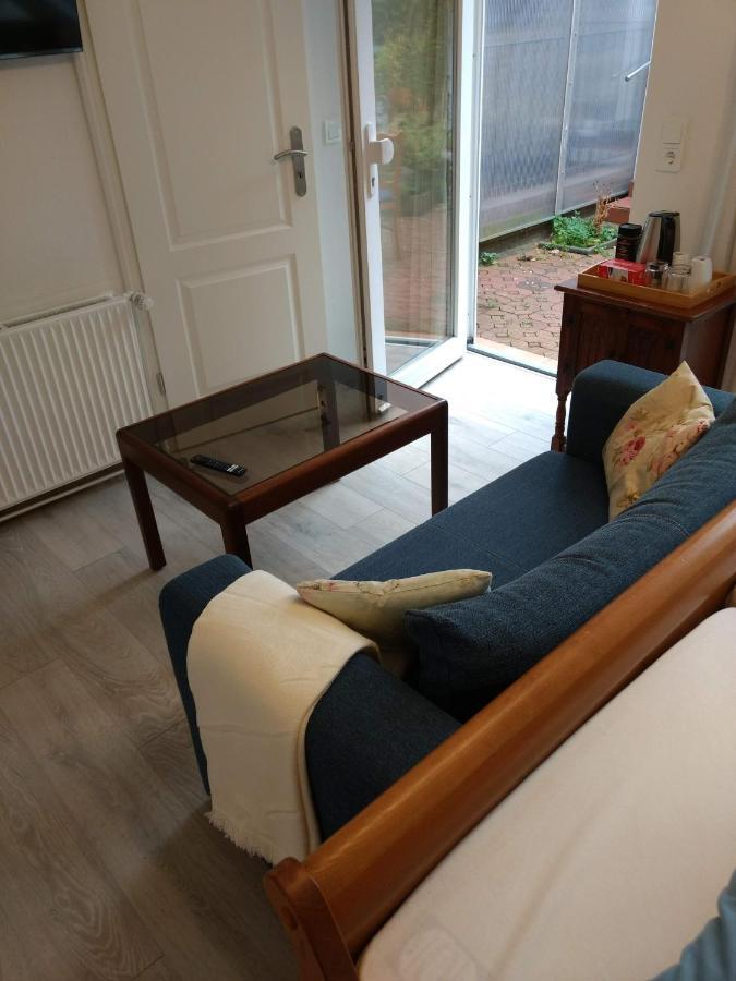 Ruhiges, Gemuetliches Zimmer Mit Bad Fuer 2 Personen, Mit Gartenterasse 뤼베크 외부 사진