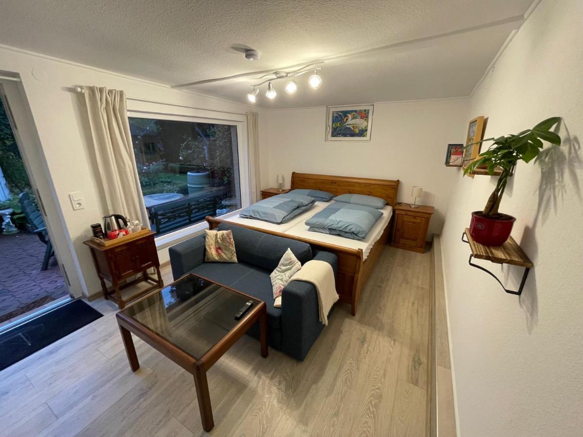 Ruhiges, Gemuetliches Zimmer Mit Bad Fuer 2 Personen, Mit Gartenterasse 뤼베크 외부 사진
